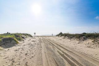 The Beach House Bolivar Peninsula Family Getaway - 9