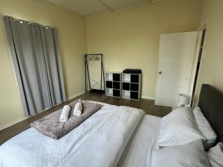 Spacious Family Home Sleeps 8 - 7