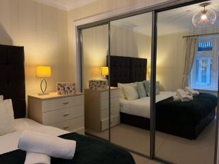 2 Bed Flat in Leatherhead With Free Parking - Leatherhead - 9