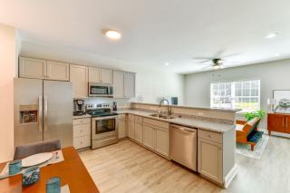 Near Shopping and Dining Pet-Friendly Dallas Apt! - Gastonia - 9