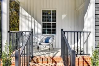 Near Shopping and Dining Pet-Friendly Dallas Apt! - Gastonia - 8