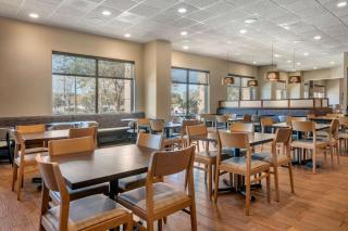 Drury Plaza Hotel Valdosta - 1