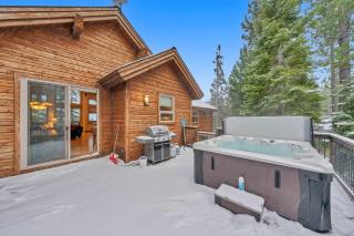 Spacious Tahoma Retreat with Hot Tub and Game Room - Tahoma - 5