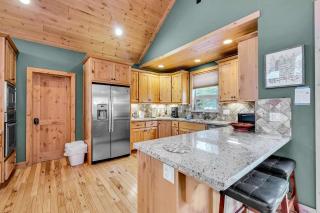 Spacious Tahoma Retreat with Hot Tub and Game Room - Tahoma - 3
