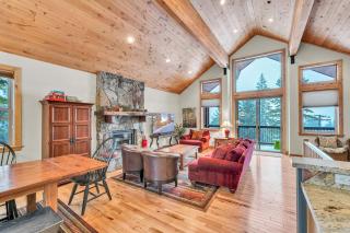 Spacious Tahoma Retreat with Hot Tub and Game Room - 4