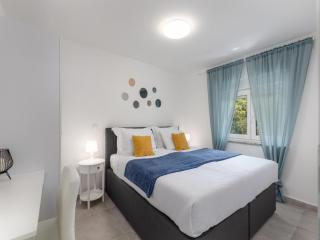 Spacious apartment with balcony and pool for use - Crikvenica (Cirquenizza) - 1