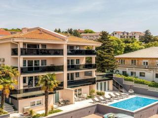 Beautiful home with swimming pool and balcony - Crikvenica - 0