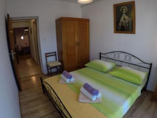 Antique apartment with balcony - Stari Grad - 2