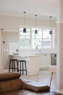 The Cali on Edward - Open & Airy Ambiance - Orange - 9