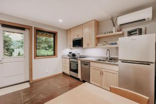 Ensuite 08 - A Newly Remodeled Studio - A Perfect Romantic Getaway - Deming - 4