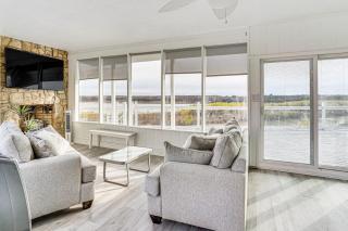 Dock and Fire Pit Riverfront Runaway Bay Retreat - - 8