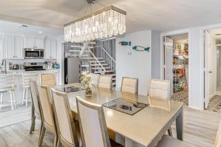 Lakefront Runaway Bay Retreat with Private Dock - 3