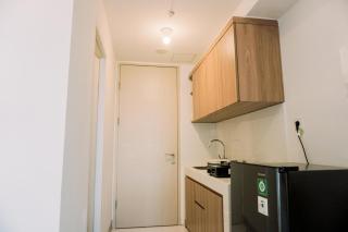 Cozy Studio at High Floor Tokyo Riverside PIK 2 Apartment By Travelio - Rawalembang - 3