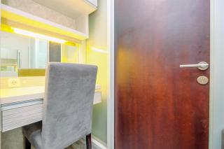 Elegant and Comfortable 1BR Apartment at Atlanta Residences By Travelio - Depok - 4