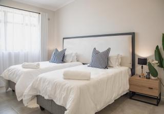 Luxurious Messe Luxe Apt Victoria Falls - 4