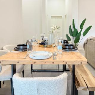 Luxurious Messe Luxe Apt Victoria Falls - 1