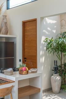 Villa Isly - Stylish 2BR Villa with BBQ, Rooftop and Beach Nearby - Munggu - 1