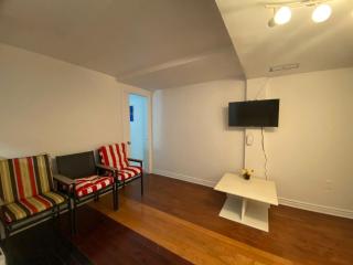 Fabulous House 2 Levels 5 rooms fully renovated next metro - Montréal - 9