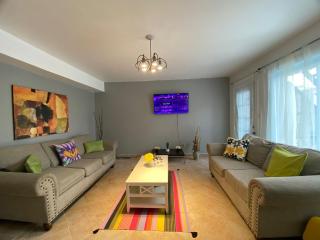 Fabulous House 2 Levels 5 rooms fully renovated next metro - Montréal - 0