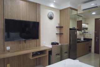 Comfort and Serene Studio at Signature Park Grande Apartment By Travelio - Jakarta - 7