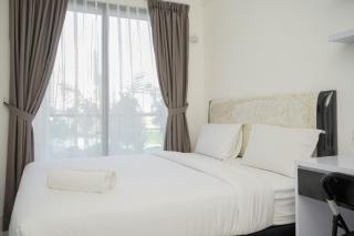 Elegant and Comfy Studio at Sky House BSD Apartment By Travelio - Tangerang - 9