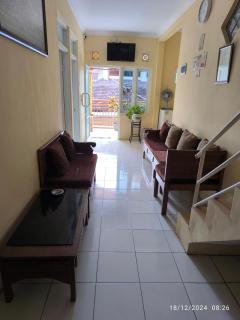 Sierra Homestay 3 Bedrooms - Ngadipuro - 9