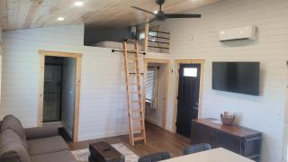 Cozy Modern Cabin by Banner Creek Lake - 7