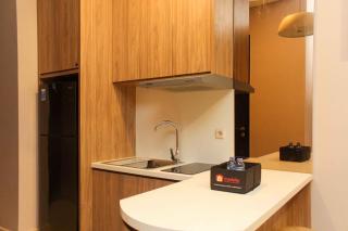 Nice and Enjoy 1BR at Sudirman Suites Apartment By Travelio - Jacarta - 3