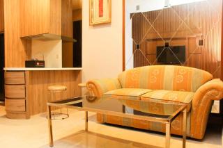 Nice and Enjoy 1BR at Sudirman Suites Apartment By Travelio - Jacarta - 5