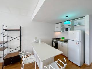 Spacious Studio in San Telmo with Balcony, Gym Pool - Buenos Aires - 8