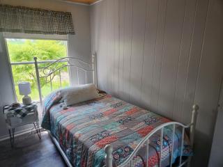 Quiet Cozy Cottonwood Cottage in Scotia - - 6