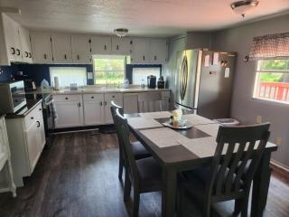 Quiet Cozy Cottonwood Cottage in Scotia - - 2