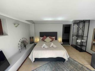 Lavish Camps Bay Pool Side Apartment - Cidade Do Cabo - 9
