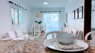 Pool View, Walk to Beach, Shops, Dining, Fast Wifi - 4