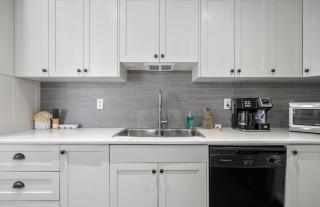 Home Alone Retreat - Calgary - 2