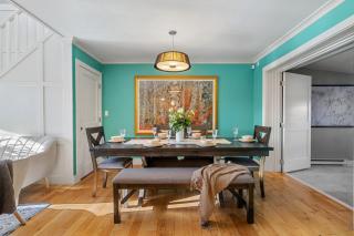 Home Alone Retreat - Calgary - 8