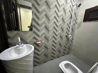 Luxury 2 Bedroom Appartment - Faisalabad - 5