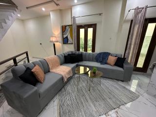 Luxury 2 Bedroom Appartment - Faisalabad - 9