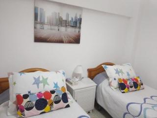 Deluxe 3 bedroom Apartment, Balcony, 15 minutes walk to city and beach sys2 - Alicante - 4