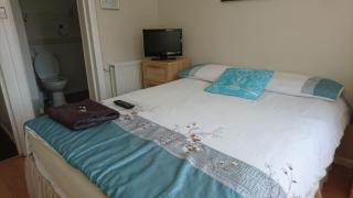 En suite shower room Double room with 1 double deyr - 2