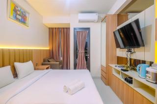Homey and Stylish Studio Room at Transpark Cibubur Apartment By Travelio - 9