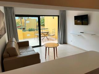 Beach Apt With Fast Wifi - 4