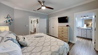Salty Lil Beach House Overlooking Pool With a huge Deck - Gulf Shores - 4