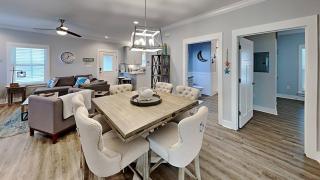 Salty Lil Beach House Overlooking Pool With a huge Deck - Gulf Shores - 8