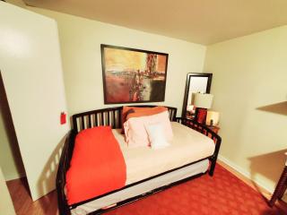 Room in Guest room - Fall Room 3min From Yale, And Other Colleges - New Haven - 9