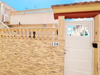 Elegance and Comfort Bungalow Steps from Carrefour - Torrevieja - 6
