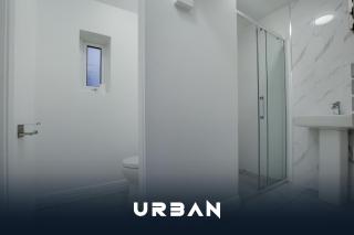 Spacious 4-Bedroom City Centre Houses, Sleeps 8 With Parking For 3 Cars - 4