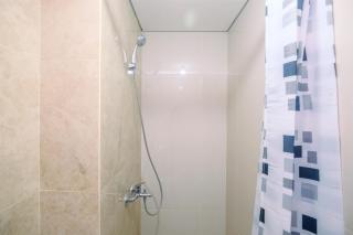 Nice and Comfy Studio Apartment at Transpark Cibubur By Travelio - Depok - 1