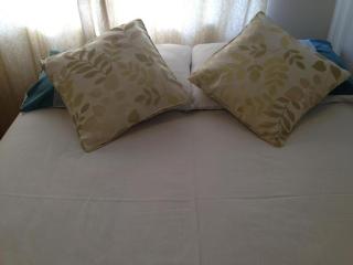 Room in Guest room - Comfortable Family room with Tv, Free Fast Wifi, Sleeps 4 with 1 Bunk Bed - Hayes - 6