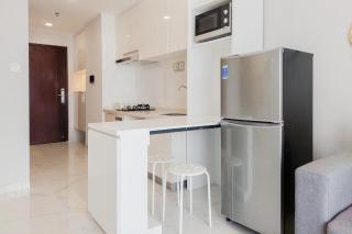 Nice and Elegant 2BR at Sky House BSD Apartment By Travelio - Tangerang - 9